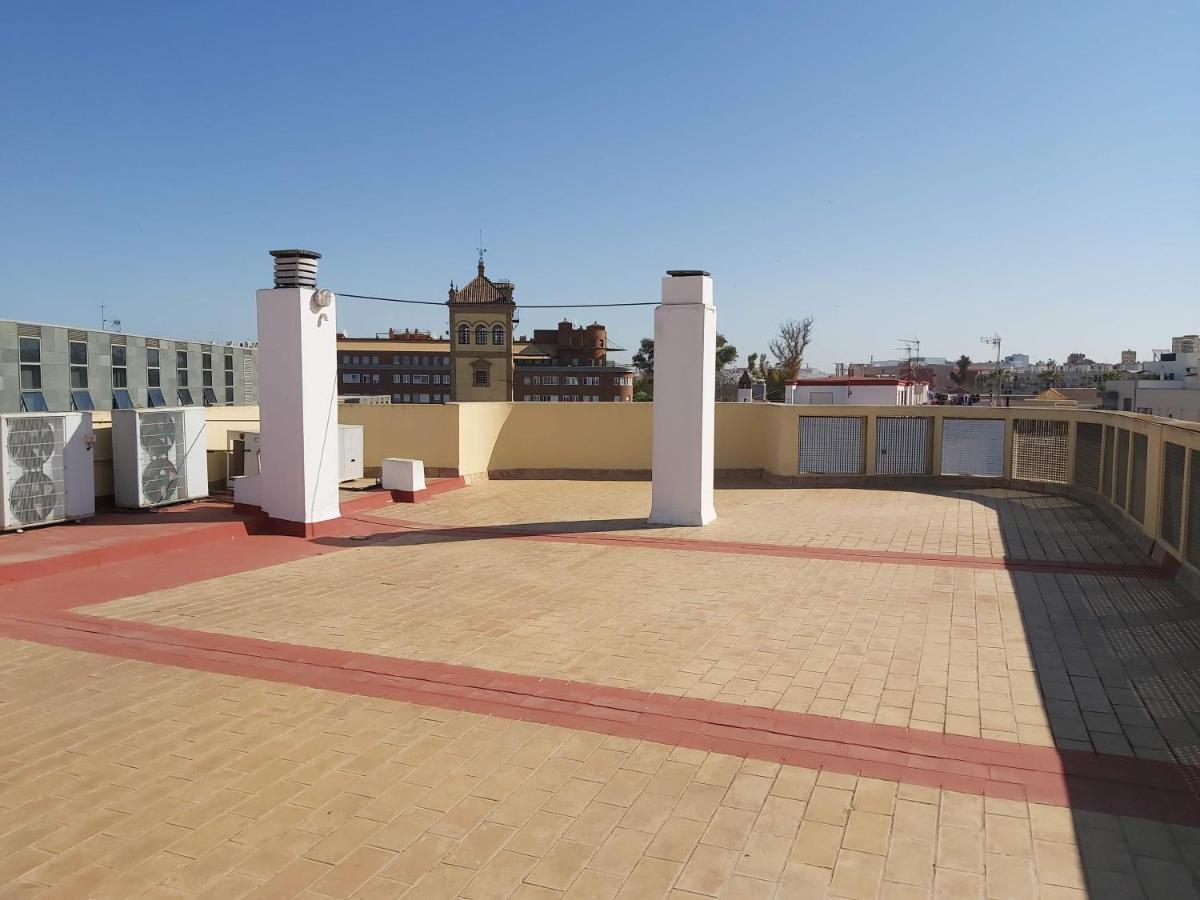 Misterhost San Bernardo Jardines De Murillo Seville Exterior photo